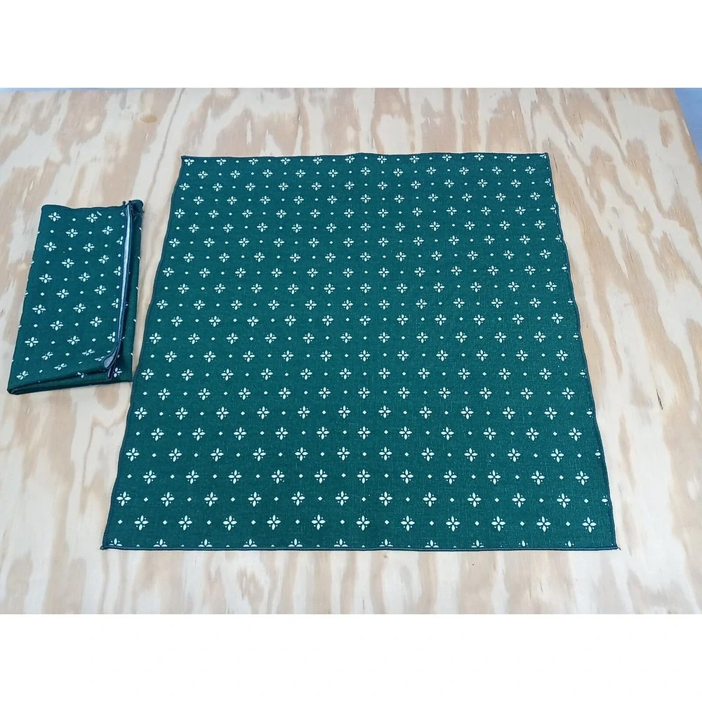 Vintage Lot Of 2 Green Napkins Festive Green Christmas Dinner Table‎ Napkins